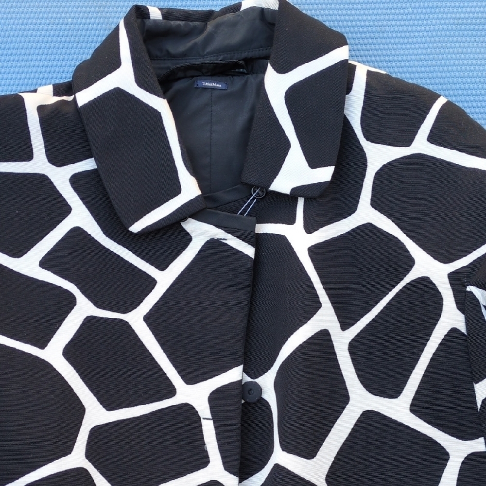 MaxMara Black and White Patterned Trench Coat - Picture 3 of 13